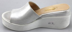 Шлепки Страна производитель: Турция
Размер женской обуви x: 38
Полнота обуви: Тип «F» или «Fx»
Вид обуви: Шлепанцы
Материал верха: Натуральная кожа
Материал подкладки: Натуральная кожа
Стиль: Празднич