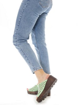 Шлепки Страна производитель: Турция
Полнота обуви: Тип «F» или «Fx»
Материал верха: Натуральная кожа
Цвет: Зеленый
Материал подкладки: Натуральная кожа
Стиль: Городской
Форма мыска/носка: Закругленный
