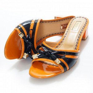 Шлепки Страна производитель: Турция
Вид обуви: Сабо
Размер женской обуви x: 36
Полнота обуви: Тип «F» или «Fx»
Материал верха: Лаковая кожа натуральная
Материал подкладки: Натуральная кожа
Стиль: Горо