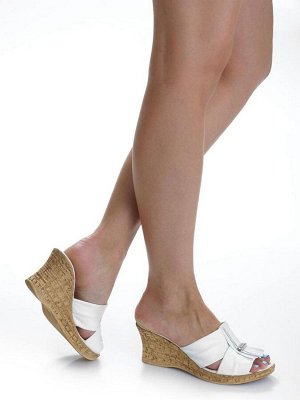 Шлепки Страна производитель: Турция
Вид обуви: Шлепанцы
Размер женской обуви x: 36
Полнота обуви: Тип «F» или «Fx»
Материал верха: Искусственная кожа
Материал подкладки: Натуральная кожа
Каблук/Подошв