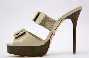 Шлепки Страна производитель: Китай
Размер женской обуви x: 35
Полнота обуви: Тип «F» или «Fx»
Вид обуви: Шлепанцы
Материал верха: Натуральная кожа
Материал подкладки: Натуральная кожа
Стиль: Романтиче