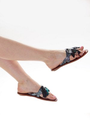 Шлепки Страна производитель: Турция
Вид обуви: Шлепанцы
Размер женской обуви x: 36
Полнота обуви: Тип «F» или «Fx»
Материал верха: Натуральная кожа
Стиль: Повседневный
Цвет: Черный
Форма мыска/носка: 
