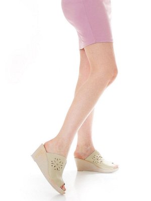 Шлепки Страна производитель: Армения
Вид обуви: Шлепанцы
Размер женской обуви x: 36
Полнота обуви: Тип «F» или «Fx»
Материал верха: Натуральная кожа
Материал подкладки: Натуральная кожа
Стиль: Повседн