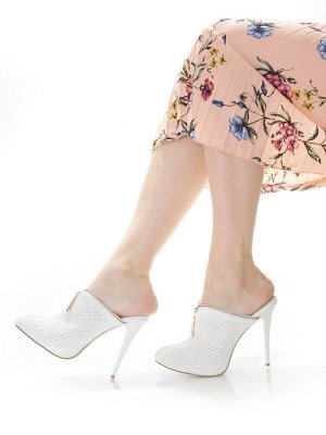 Шлепки Страна производитель: Китай
Размер женской обуви x: 35
Полнота обуви: Тип «F» или «Fx»
Вид обуви: Мюли
Материал верха: Натуральная кожа
Материал подкладки: Натуральная кожа
Каблук/Подошва: Кабл