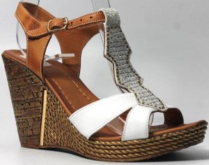 Босоножки Страна производитель: Турция
Размер женской обуви x: 37
Полнота обуви: Тип «F» или «Fx»
Цвет: Белый
Размер женской обуви: 37, 38
натуральная кожа + замша
в размер
танкетка 1, 5 см ? 10 см