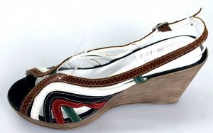 Босоножки Страна производитель: Турция
Вид обуви: Босоножки
Размер женской обуви x: 36
Полнота обуви: Тип «F» или «Fx»
Материал верха: Натуральная кожа
Каблук/Подошва: Танкетка
Цвет: Разные цвета
Стил