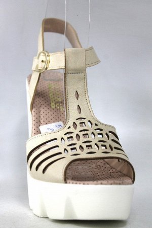 Босоножки Страна производитель: Турция
Размер женской обуви: 36, 37, 38, 39, 40
натуральная кожа
в размер
каблук 12 см
платформа 3, 5 см