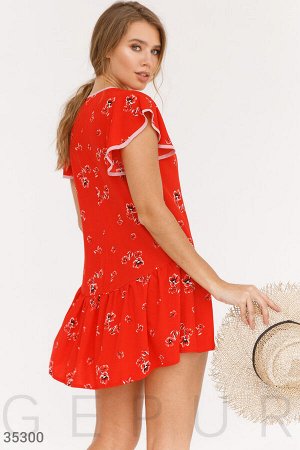 Красное платье с ассиметричным кроем