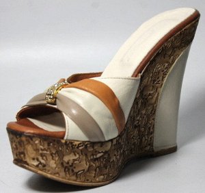 Шлепки Страна производитель: Турция
Размер женской обуви x: 36
Полнота обуви: Тип «F» или «Fx»
Вид обуви: Шлепанцы
Материал верха: Натуральная кожа
Материал подкладки: Натуральная кожа
Стиль: Молодежн