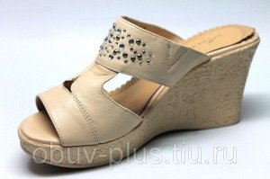 Шлепки Страна производитель: Китай
Полнота обуви: Тип «F» или «Fx»
Вид обуви: Мюли
Материал верха: Натуральная кожа
Материал подкладки: Натуральная кожа
Каблук/Подошва: Танкетка
Фасон каблука: Танкетк