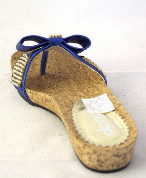 Шлепки Страна производитель: Турция
Вид обуви: Шлепанцы
Размер женской обуви x: 37
Полнота обуви: Тип «F» или «Fx»
Материал подкладки: Без подкладки
Стиль: Городской
Цвет: Синий
Форма мыска/носка: Зак