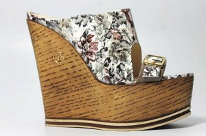 Шлепки Страна производитель: Турция
Вид обуви: Шлепанцы
Размер женской обуви x: 33
Полнота обуви: Тип «F» или «Fx»
Материал верха: Лаковая кожа натуральная
Материал подкладки: Натуральная кожа
Стиль: 