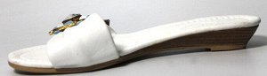 Шлепки Страна производитель: Турция
Вид обуви: Шлепанцы
Полнота обуви: Тип «F» или «Fx»
Материал верха: Натуральная кожа
Материал подкладки: Натуральная кожа
Стиль: Городской
Цвет: Белый
Каблук/Подошв