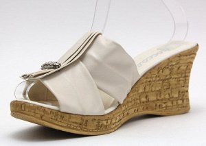 Шлепки Страна производитель: Турция
Размер женской обуви x: 36
Полнота обуви: Тип «F» или «Fx»
Материал верха: Натуральная кожа
Материал подкладки: Натуральная кожа
Каблук/Подошва: Танкетка
Форма мыск