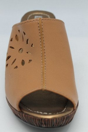 Шлепки Страна производитель: Китай
Полнота обуви: Тип «F» или «Fx»
Материал верха: Натуральная кожа
Материал подкладки: Натуральная кожа
Стиль: Городской
Каблук/Подошва: Танкетка
Форма мыска/носка: За