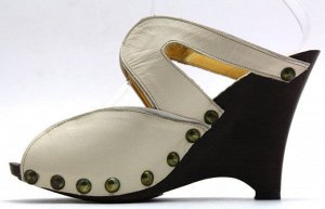 Шлепки Страна производитель: Россия
Размер женской обуви x: 36
Полнота обуви: Тип «F» или «Fx»
Материал верха: Натуральная кожа
Материал подкладки: Натуральная кожа
Стиль: Городской
Каблук/Подошва: Та