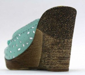 Шлепки Страна производитель: Турция
Размер женской обуви: 36, 37, 38, 39, 40
натуральная кожа
в размер
платформа 1, 5 см ? 10 см