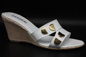 Шлепки Страна производитель: Турция
Размер женской обуви x: 36
Полнота обуви: Тип «F» или «Fx»
Вид обуви: Шлепанцы
Материал верха: Лаковая кожа искусственная
Материал подкладки: Натуральная кожа
Стиль