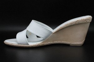 Шлепки Страна производитель: Турция
Полнота обуви: Тип «F» или «Fx»
Материал верха: Лаковая кожа искусственная
Материал подкладки: Натуральная кожа
Стиль: Городской
Цвет: Белый
Каблук/Подошва: Танкетк
