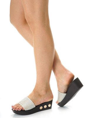 Шлепки Страна производитель: Китай
Вид обуви: Шлепанцы
Размер женской обуви x: 35
Полнота обуви: Тип «F» или «Fx»
Материал верха: Замша
Материал подкладки: Натуральная кожа
Стиль: Повседневный
Цвет: С