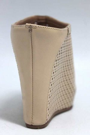 Шлепки Страна производитель: Китай
Размер женской обуви x: 35
Полнота обуви: Тип «F» или «Fx»
Вид обуви: Шлепанцы
Материал верха: Натуральная кожа
Материал подкладки: Натуральная кожа
Стиль: Молодежны