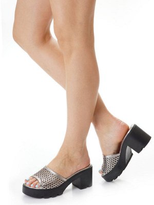 Шлепки Размер женской обуви x: 37
Полнота обуви: Тип «F» или «Fx»
Материал верха: Натуральная кожа
Материал подкладки: Натуральная кожа
Каблук/Подошва: Каблук
Высота каблука (см): 7
Высота платформы: 
