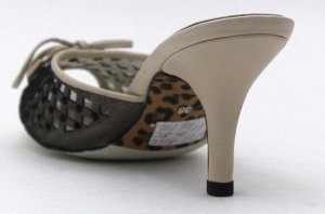 Шлепки Страна производитель: Китай
Полнота обуви: Тип «F» или «Fx»
Материал верха: Натуральная кожа
Материал подкладки: Натуральная кожа
Стиль: Классический
Каблук/Подошва: Каблук
Высота каблука (см):