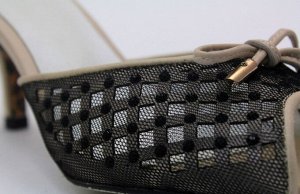 Шлепки Страна производитель: Китай
Вид обуви: Мюли
Полнота обуви: Тип «F» или «Fx»
Материал верха: Натуральная кожа
Материал подкладки: Натуральная кожа
Стиль: Классический
Цвет: Черный + бежевый
Кабл