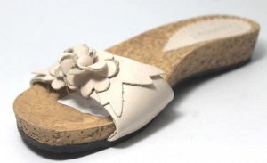 Шлепки Вид обуви: Шлепанцы
Полнота обуви: Тип «F» или «Fx»
Материал верха: Натуральная кожа
Материал подкладки: Без подкладки
Стиль: Повседневный
Цвет: Белый
Каблук/Подошва: "на низком ходу"
Форма мыс