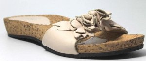 Шлепки Вид обуви: Шлепанцы
Полнота обуви: Тип «F» или «Fx»
Материал верха: Натуральная кожа
Материал подкладки: Без подкладки
Стиль: Повседневный
Цвет: Белый
Каблук/Подошва: "на низком ходу"
Форма мыс