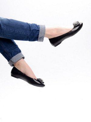 Балетки Страна производитель: Китай
Сезон: Лето
Тип носка: Закрытый
Цвет: Черный
Размер женской обуви x: 36 \
Полнота обуви: Тип «F» или «Fx» \
Каблук/Подошва: Каблук
Высота каблука (см): 1
Стиль: Пов