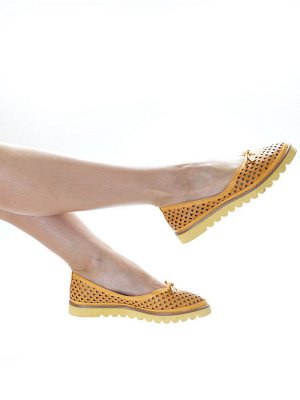 Балетки Страна производитель: Турция
Сезон: Лето
Тип носка: Закрытый
Размер женской обуви x: 39 \
Форма мыска/носка: Закругленный
Полнота обуви: Тип «F» или «Fx» \
Материал верха: Натуральная кожа
Мат