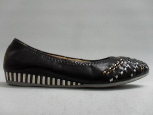Балетки Страна производитель: Китай
Сезон: Лето
Тип носка: Закрытый
Цвет: Черный
Размер женской обуви x: 35 \
Полнота обуви: Тип «F» или «Fx» \
Стиль: Повседневный
Материал верха: Натуральная кожа
Мат