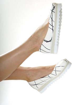 Туфли Страна производитель: Турция
Размер женской обуви x: 36
Полнота обуви: Тип «F» или «Fx»
Сезон: Лето
Тип носка: Закрытый
Форма мыска/носка: Закругленный
Высота каблука (см): 3,5
Высота платформы: