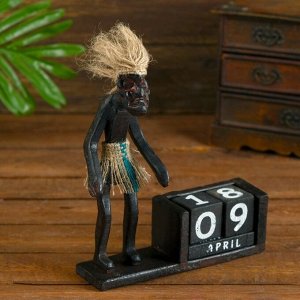 Сувенир дерево календарь "Абориген статуя" 20х22х6 см
