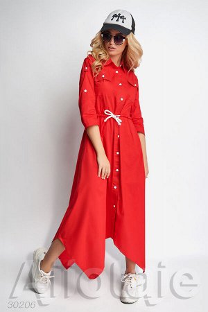Платье красного цвета с асимметричным подолом