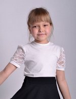 Школьная блузка с кружевными рукавами