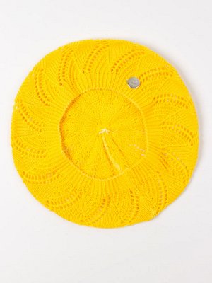 Берет вязаный для девочки, круглая сбоку нашивка, желтый 47см - 50см (1,5-3 лет)