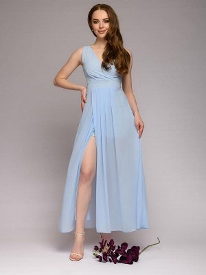 Платье нежно-голубого цвета длины макси без рукавов с глубоким вырезом