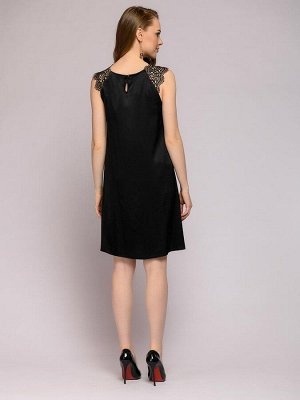 Платье черное длины мини с кружевными вставками