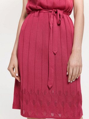Платье цвета фуксии вязаное без рукавов с поясом
