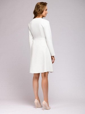 Платье белое длины миди с длинными рукавами и плиссированной вставкой