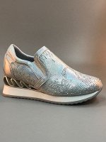 Кроссовки