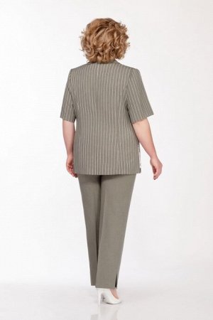 1299 хаки Комплект женский трехпредметный: жакет, брюки, блузка
Жакет средней длины, полуприлегающего силуэта, скромная но элегантная классика. Отложной воротник и лацканы, застежка на  2 пуговицы, в