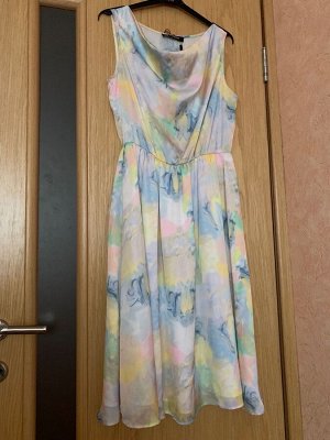 Платье Платье LA REINE BLANCHE. Хорошенькое на лето, Цвет немного ярче, чем на фото: желтый+голубой+сиреневый, приятная расцветка.
100% POLYESTER+ARTIFICIAL LEATHER BELT(100% PU