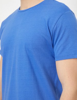 футболка Материал: %70 Хлопок Параметры модели: рост: 188 cm, грудь: 99, талия: 75, бедра: 95 Надет размер: L