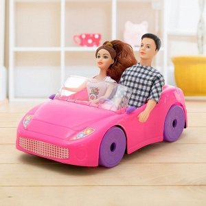 Набор кукол «Семья» на машине, цвета МИКС