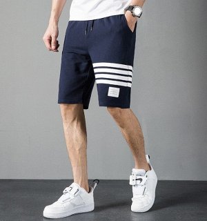 Шорты Мужские шорты давно уже не являются атрибутом исключительно пляжной моды. По мнению стилистов, эта вещь должна быть у каждого мужчины, интересующегося модными тенденциями..