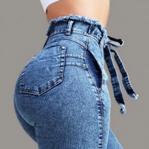 Джинсы Трендовая пара джинсы – это главный маст хэв в гардеробе каждой девушки. При этом совершенно не важен статус и род деятельности. Джинсы являются универсальной одеждой, ведь они способны выручит