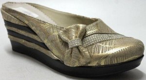 Шлепки Страна производитель: Турция
Размер женской обуви x: 36
Полнота обуви: Тип «D»
Вид обуви: Шлепанцы
Материал верха: Замша
Материал подкладки: Натуральная кожа
Стиль: Городской
Цвет: Золотистый
К